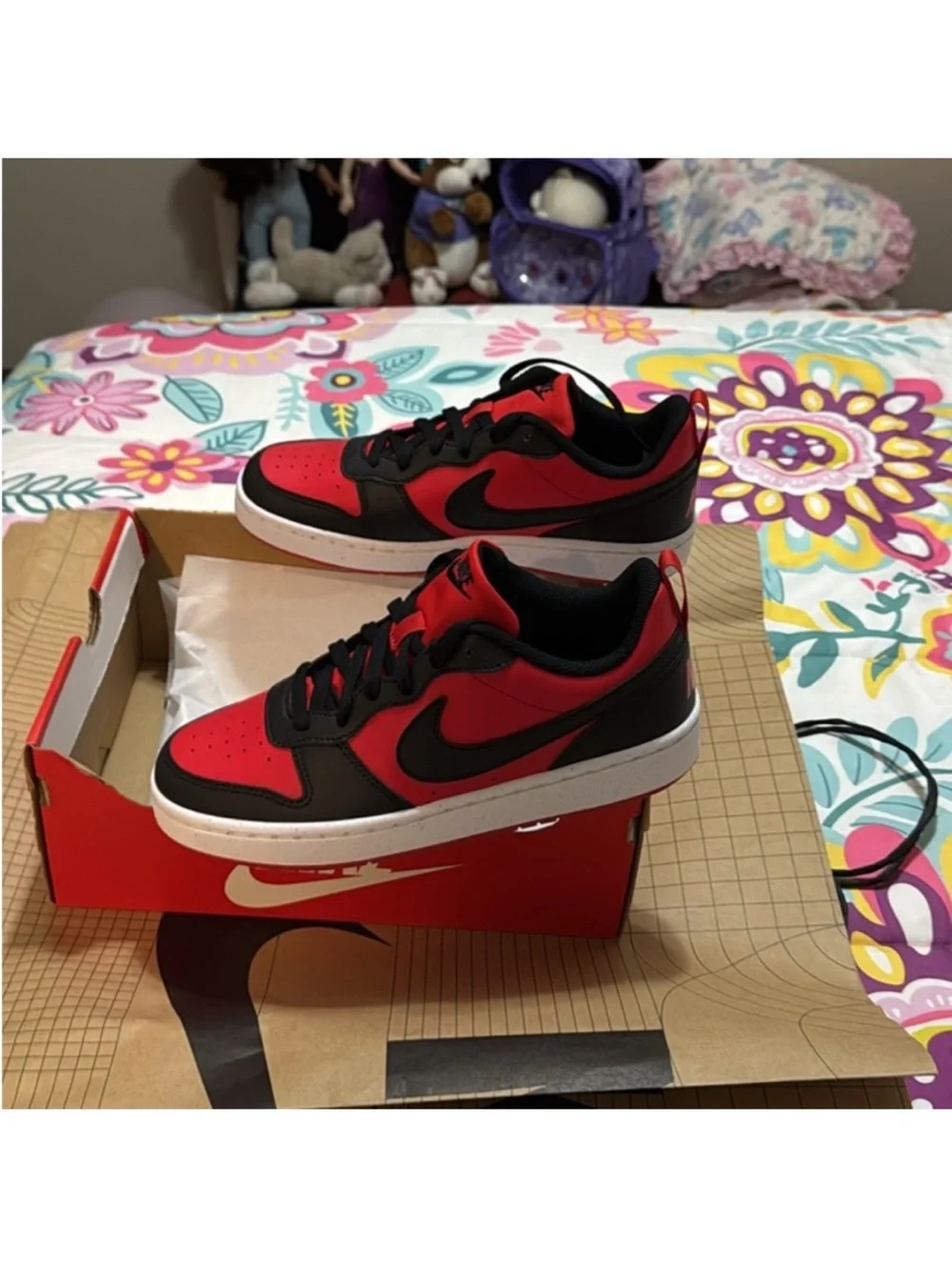 Nike Kids Black and Red Low-Top Sneakers